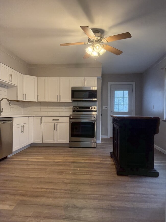 Building Photo - 9515 Railroad Ave