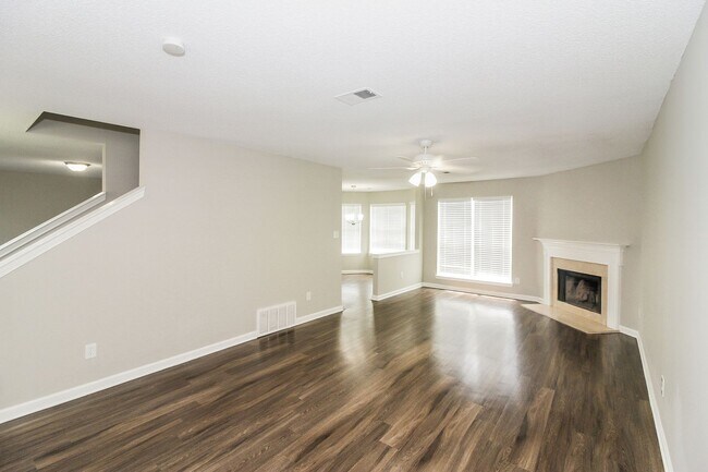 Foto del edificio - Beautiful Home for Rent in  Barry Farms Ph2 Subdivision!