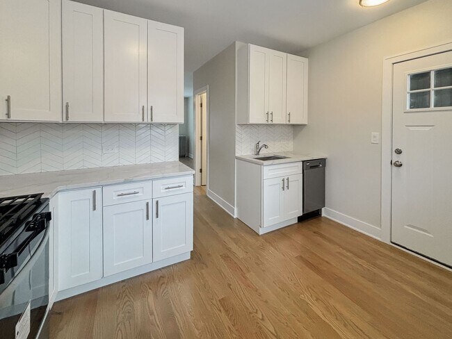 Foto del edificio - 4604 N Winchester Ave