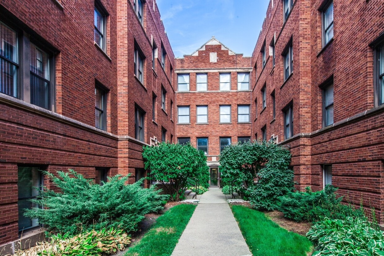 Primary Photo - Amazing Kenwood 1bed/1bath Apartment