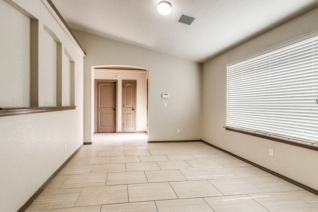 Foto del edificio - Home For Rent