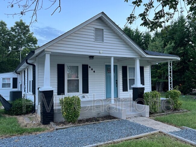 Building Photo - 804 Fairview St