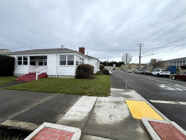 Building Photo - 809 Humboldt St