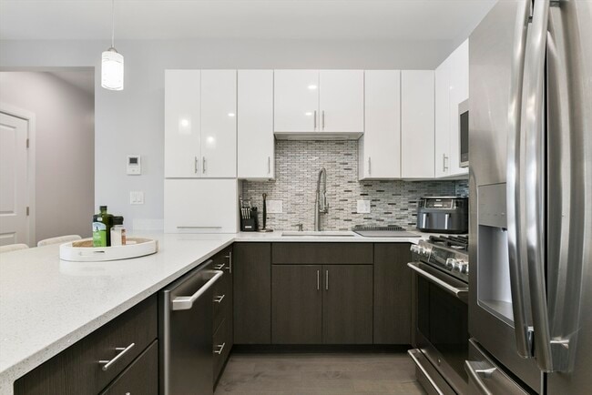 Building Photo - 2 Cliveden St