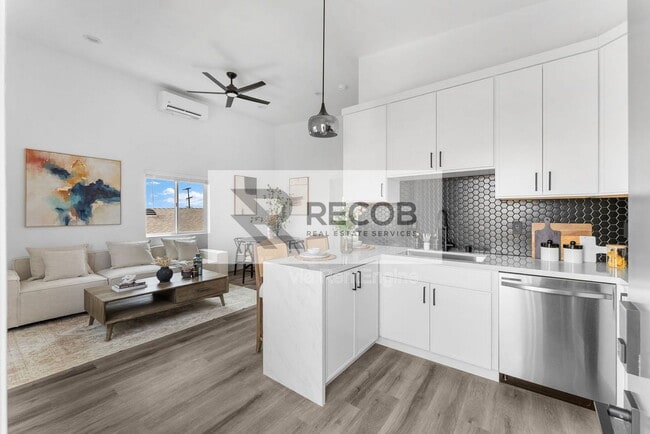 Building Photo - 2722 Nye St