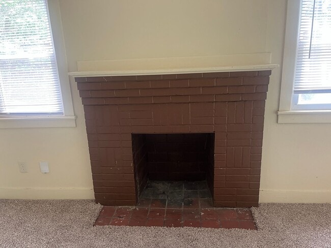 Building Photo - 2 Bed, 1 Bath House
