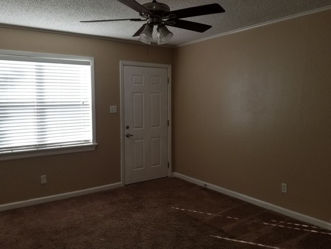 Building Photo - 4 br, 2 bath House - 1219 Gladiolus