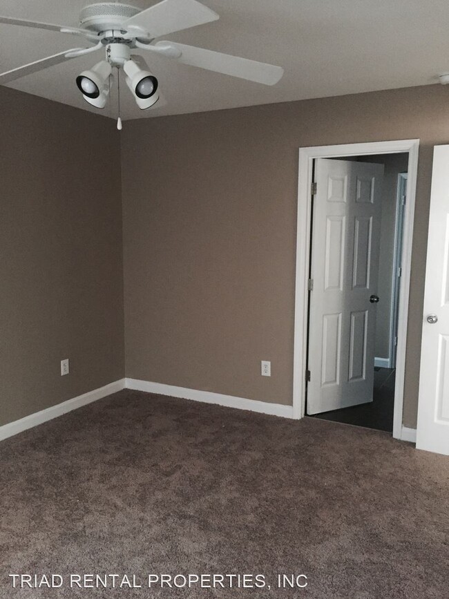 Foto del edificio - 4 br, 2 bath House - 815 OLD CASTLE ROAD