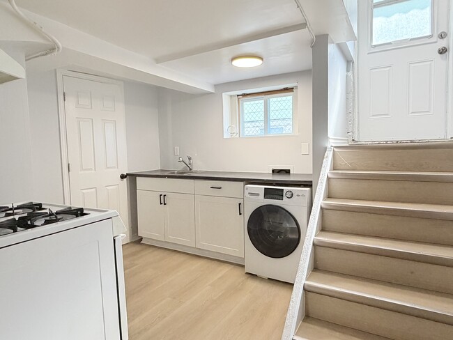 Photo du bâtiment - 1059 Henry Ford Centre Dr