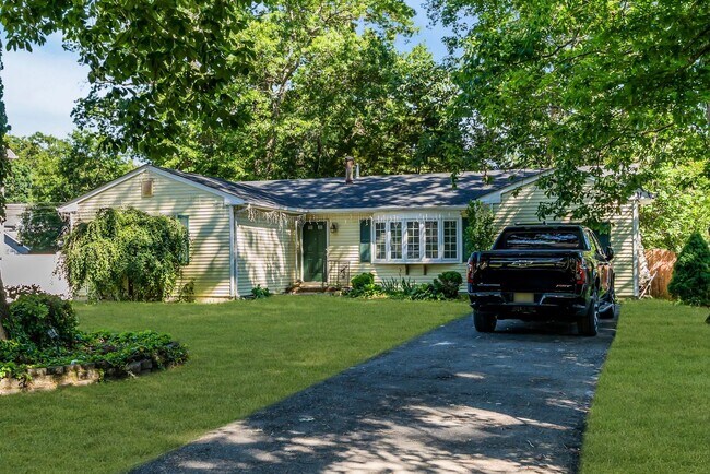 Foto del edificio - 2556 Woodland Rd
