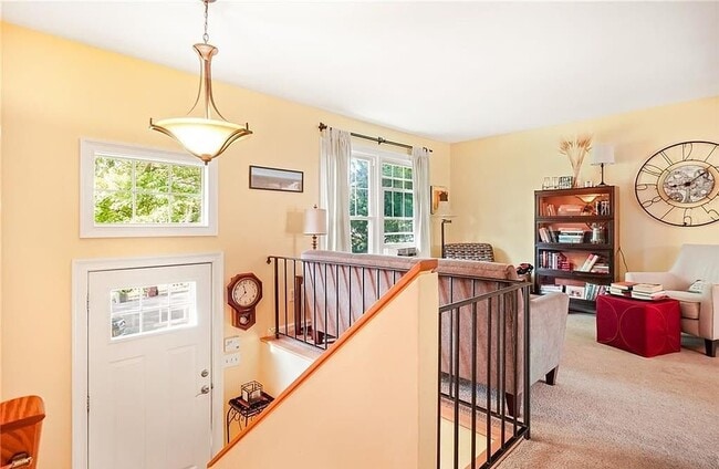 Building Photo - 3 Mary Dr