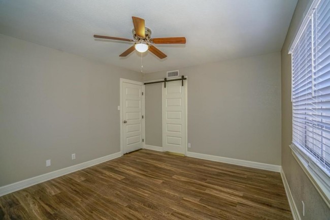 Foto del edificio - 313 Eden Dr. Apt. #34  Longview, Tx 75605