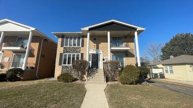 Building Photo - 4532 Maple Ave