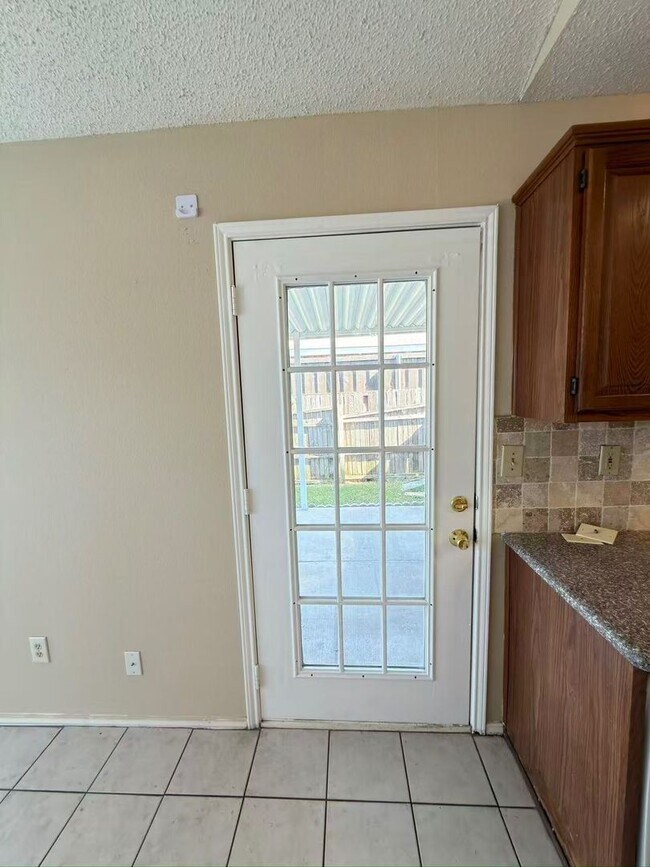Building Photo - 2918 Lake Valley Dr