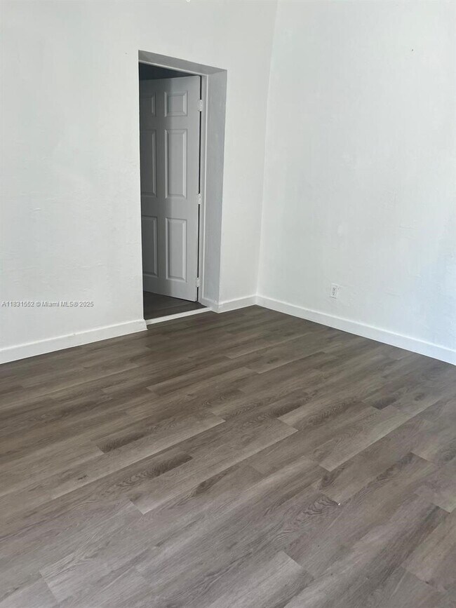 Foto del edificio - 2555 NE 181st St