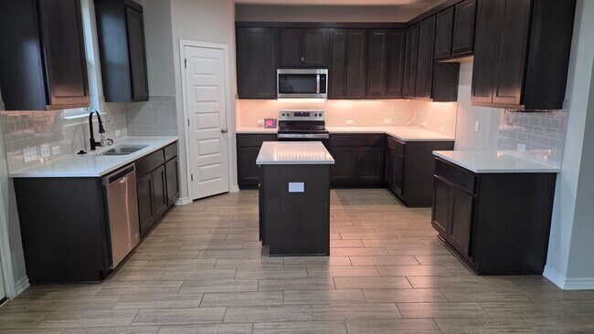 Building Photo - 232 Syrah Ct