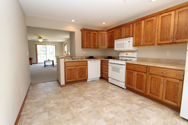 Building Photo - Beautiful 2 Bedroom Condo in the Gardens!