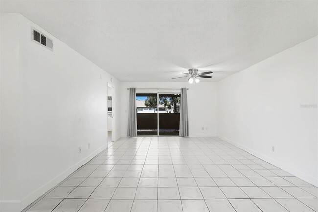 Building Photo - 6118 Curry Ford Rd