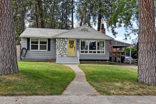 Building Photo - 6207 N Elm St