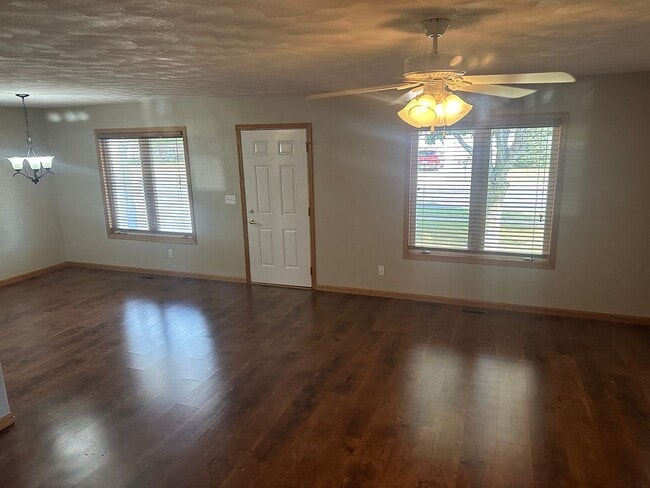 Building Photo - 122 Comfort Way