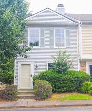 Building Photo - 2012 Briar Ct