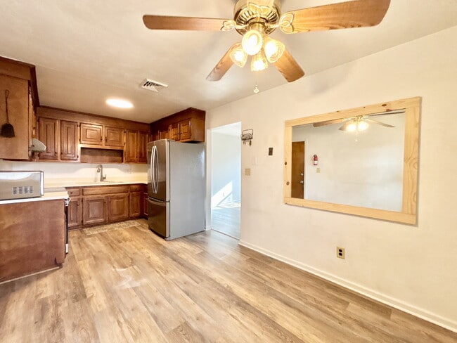 Building Photo - Cozy Brick Ranch in Norfolk!