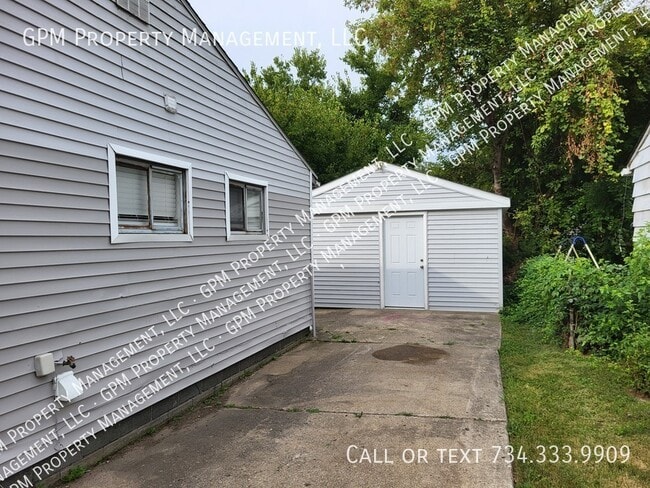 Building Photo - 3 Bedroom Updated Ranch!