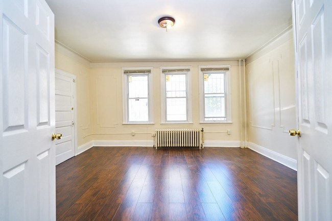 Building Photo - 622 Grove St