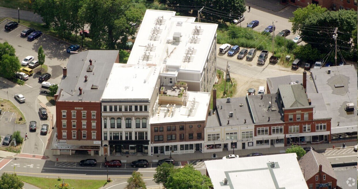 Scenic Salinger Apartments in Rochester, NH