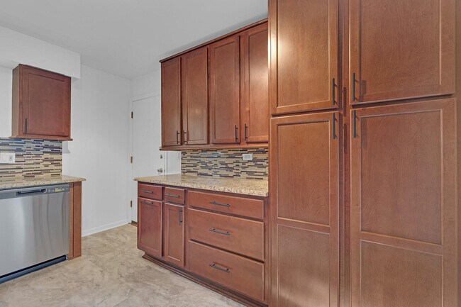 Building Photo - 900 S Plum Grove Rd