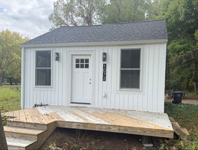 Building Photo - 1072 Vineland Rd