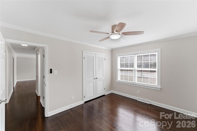 Building Photo - 4000 Fieldcrest Rd