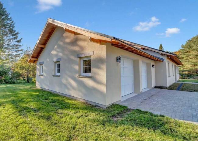Foto del edificio - 7 Meadow Ln