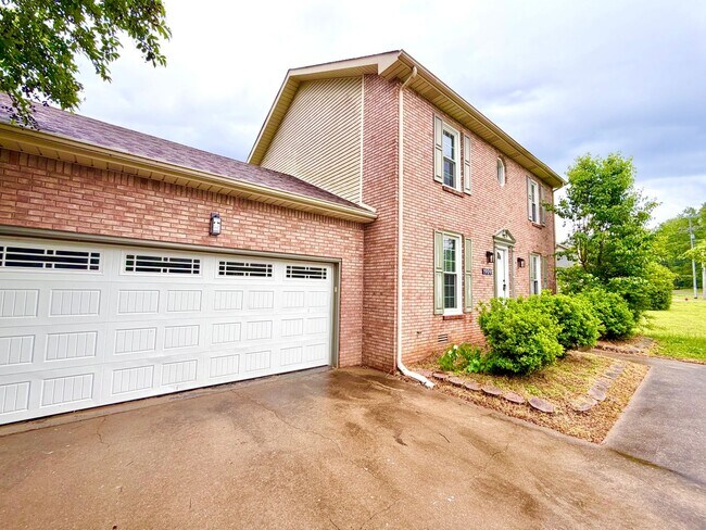 Foto del edificio - 1909 Needmore Rd