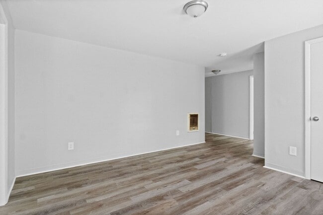 Building Photo - 427 Circle Dr