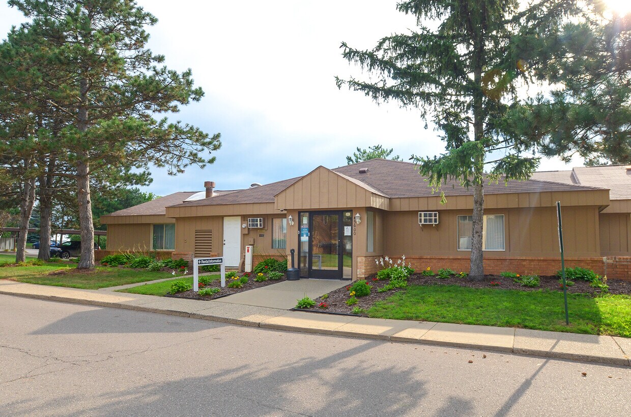 Shelby Oaks & Fox Lane Apartments Shelby Township, MI