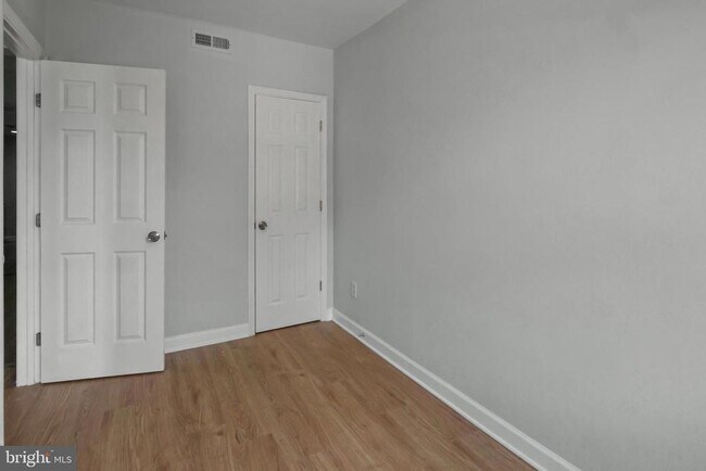 Foto del edificio - 182 36th St NE