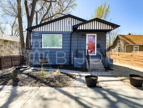 Building Photo - 1017 E Platte Ave