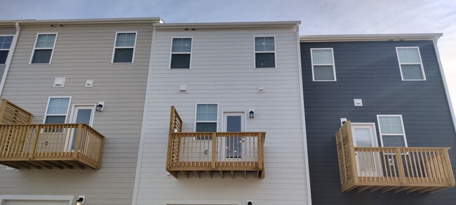 Building Photo - Room in Townhome on Kipp Ln