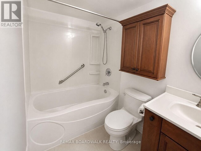 Building Photo - 555 Brittany Dr