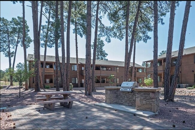 Foto del edificio - 200 E Malibu Dr