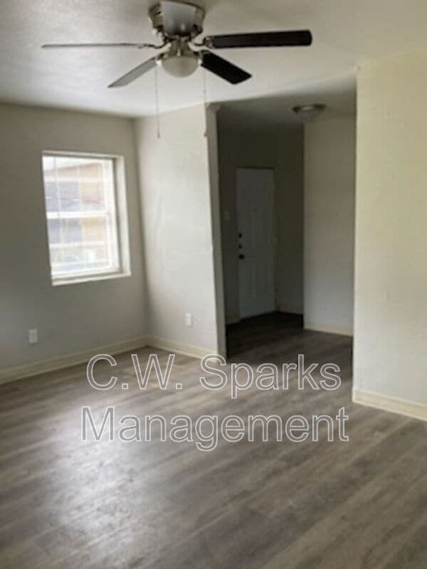 Foto del edificio - 3923 Dismount St