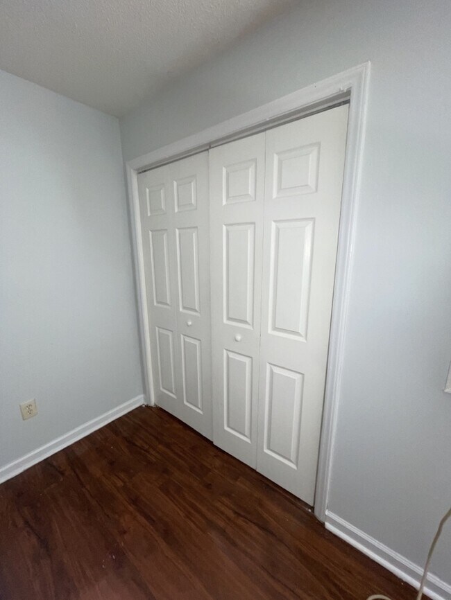 Foto del edificio - 220 Walnut Hill Dr