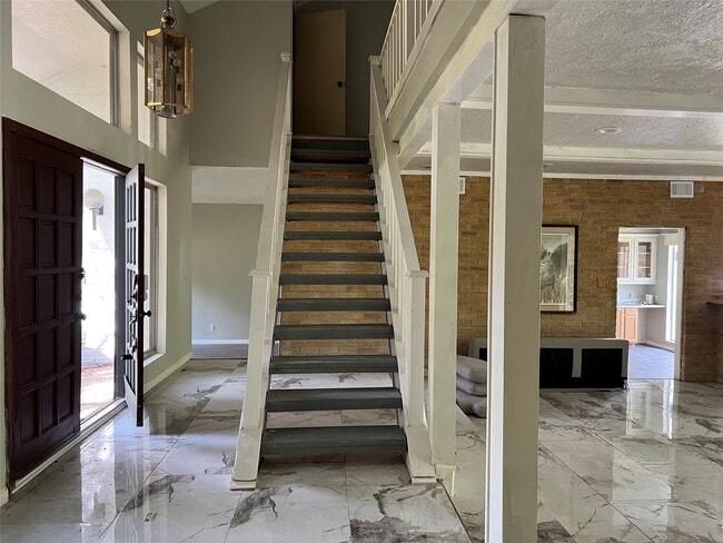 Building Photo - 6123 Northway Dr