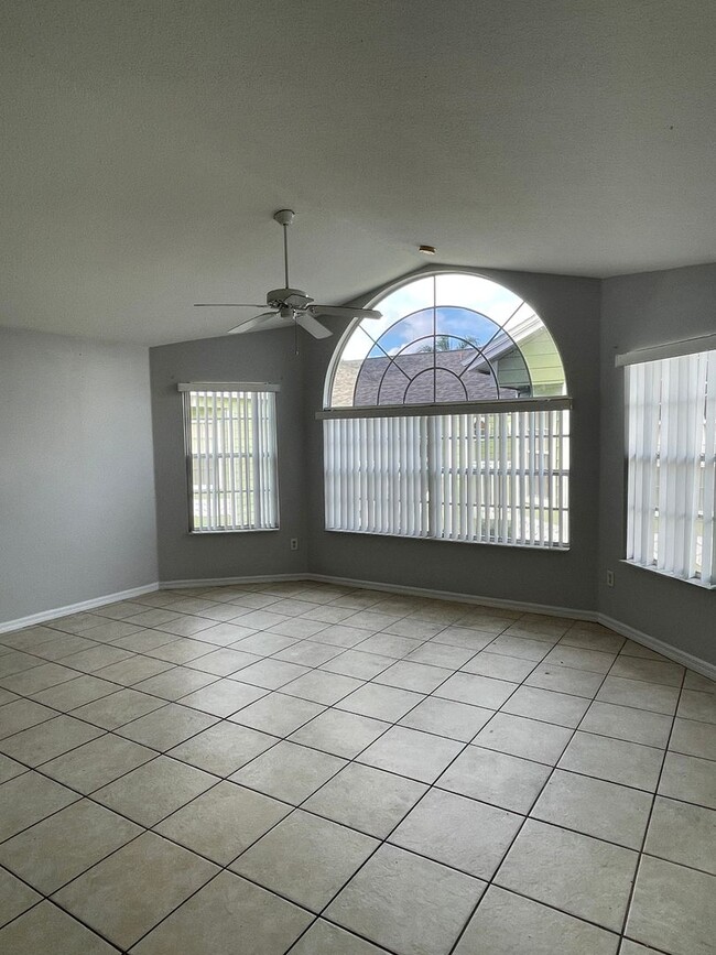 Building Photo - Charming 3-Bedroom, 2-Bath Condo in the Gated Villas at Island Club!