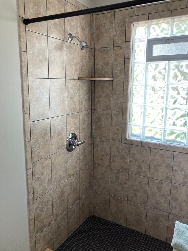 baño de la planta baja - 128 Muir Rd