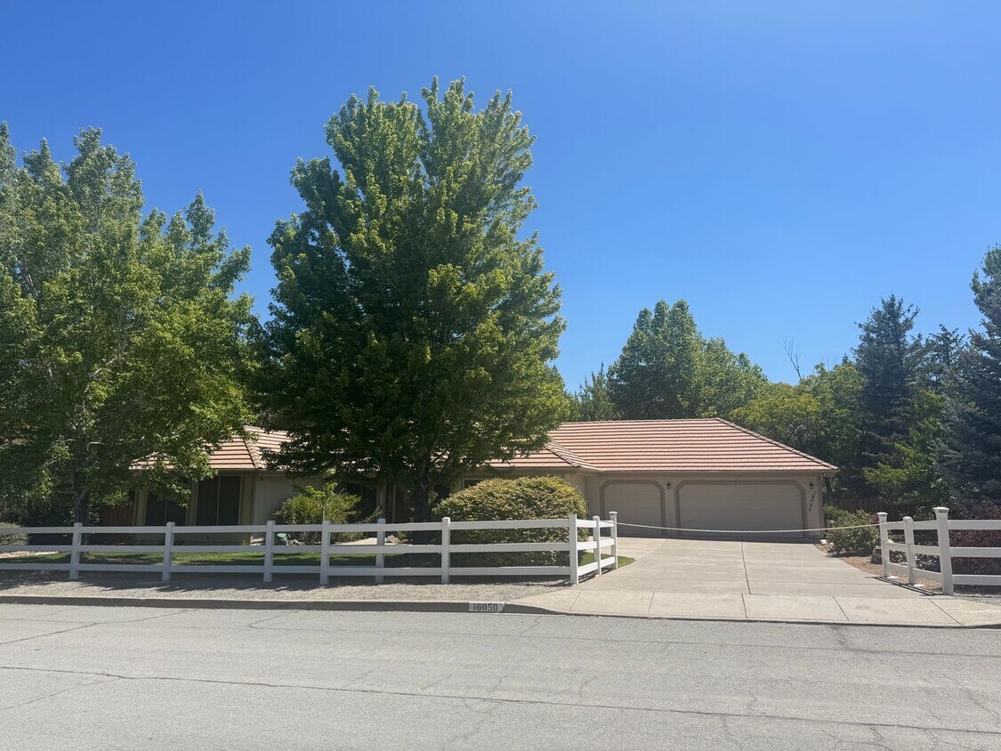 Foto principal - Spacious 3 Bed + Office | 3 Bath | 3-Car G...