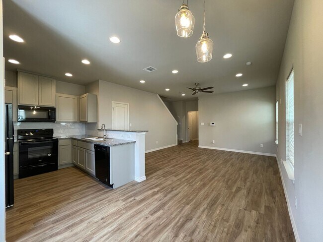 Foto del edificio - Townhome for rent