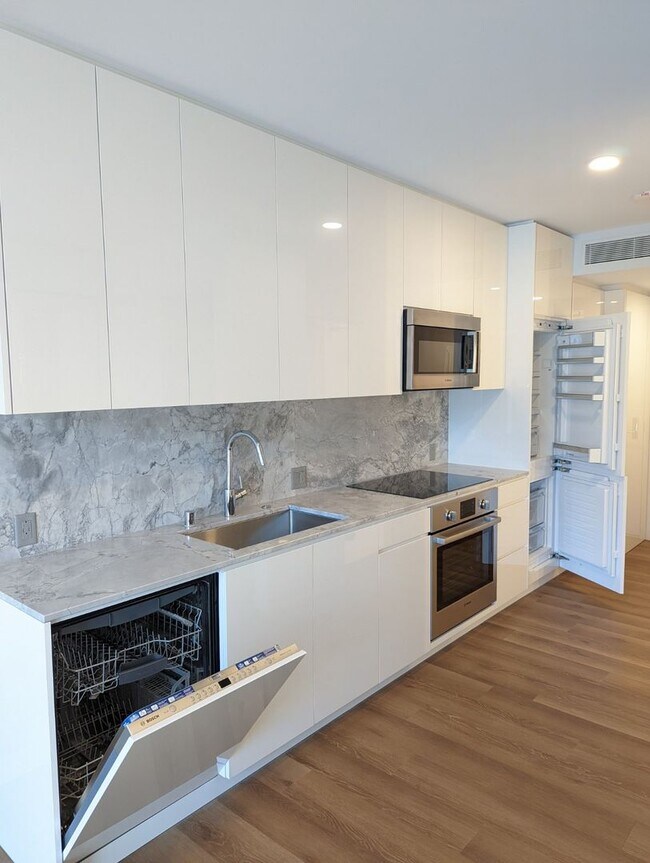 Building Photo - 2153