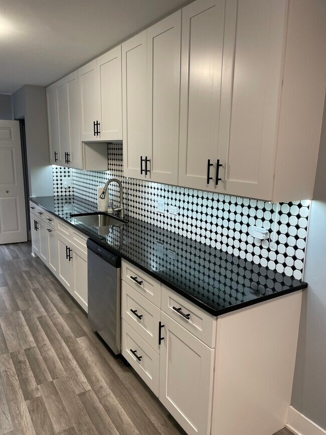 Foto del edificio - 241 Southwick Ct
